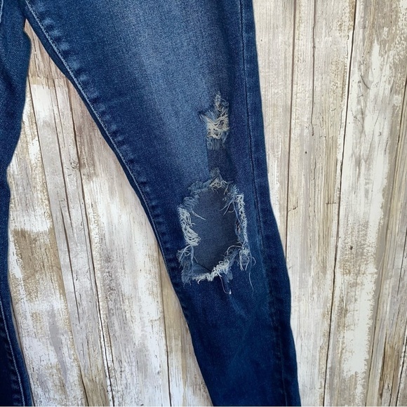 Kancan Distressed Ankle Fray Jeans - Picture 2 of 9